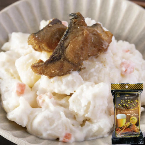 おつまみさばチップのアレンジレシピ。ポテトサラダの上にのせるだけで、香ばしい風味がアクセントに。無添加・高たんぱく・低糖質なさばチップは、ヘルシーで栄養バランスもアップ。ビールやワインのおつまみとしてもおすすめ。